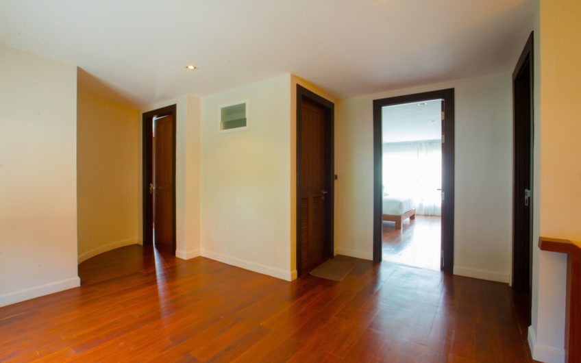MODERN 3-BEDROOM POOL VILLA OVERLOOKING PATONG