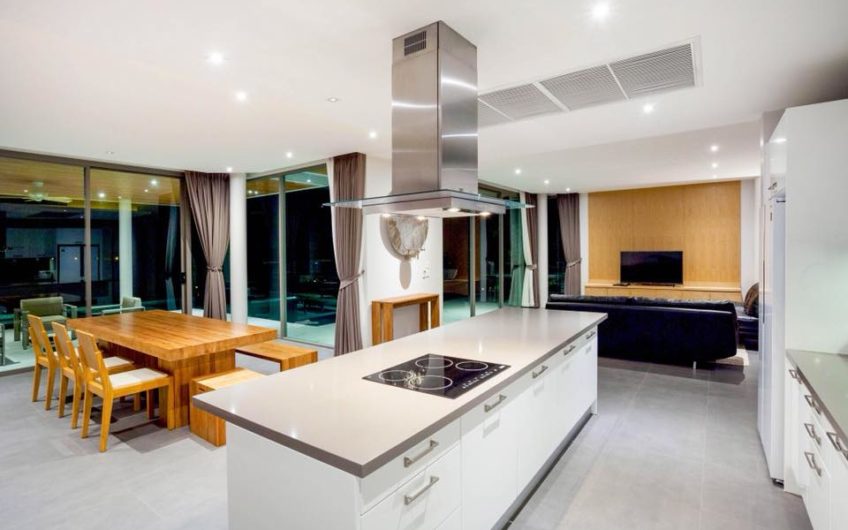 GRAND SEE THROUGH – MODERN 5-BEDROOM HILLSIDE VILLA WITH AMAZING VIEWS