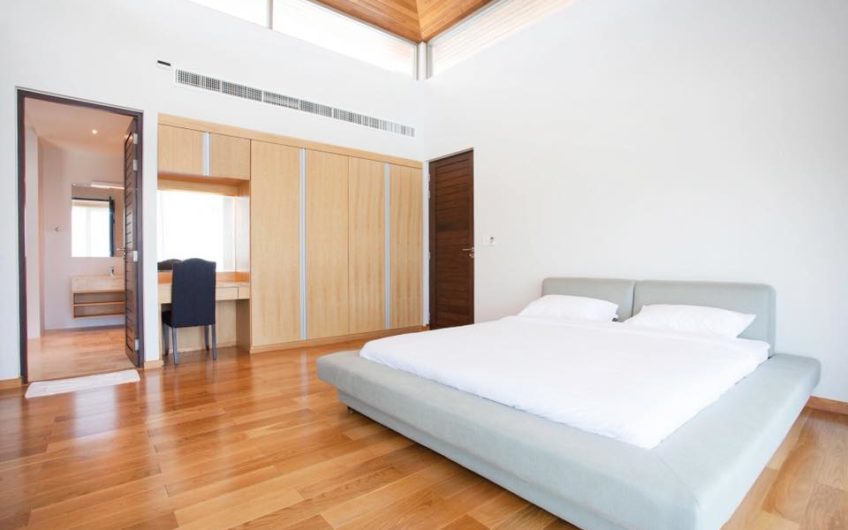 GRAND SEE THROUGH – MODERN 5-BEDROOM HILLSIDE VILLA WITH AMAZING VIEWS