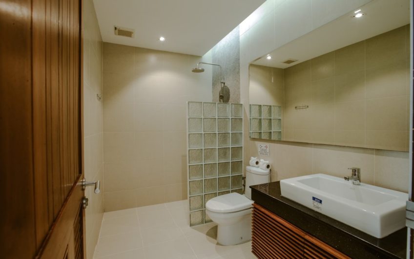MODERN 3-BEDROOM POOL VILLA OVERLOOKING PATONG