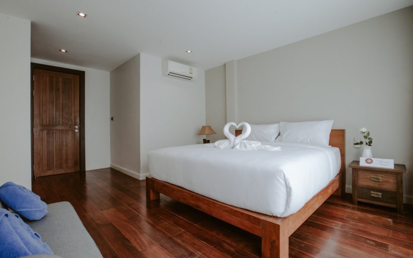 MODERN 3-BEDROOM POOL VILLA OVERLOOKING PATONG