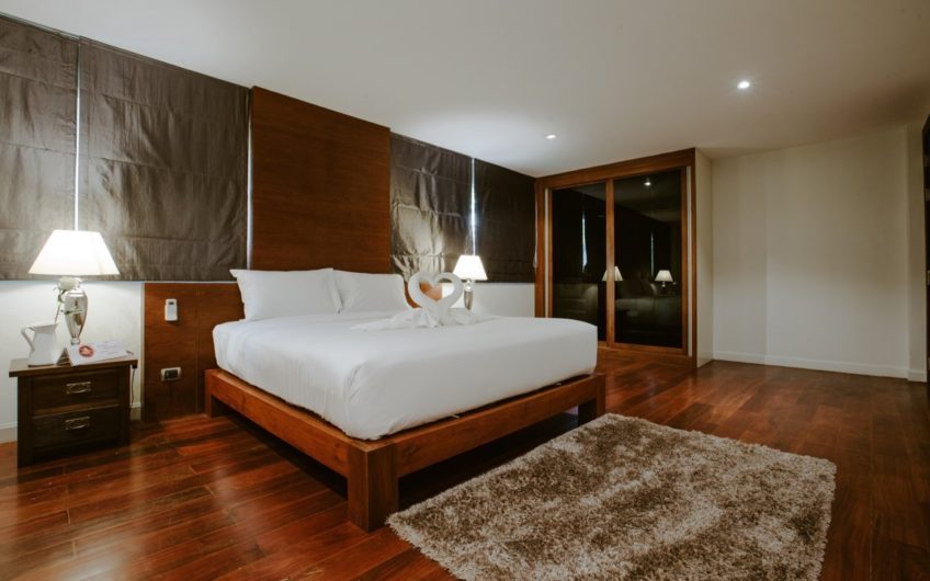 MODERN 3-BEDROOM POOL VILLA OVERLOOKING PATONG