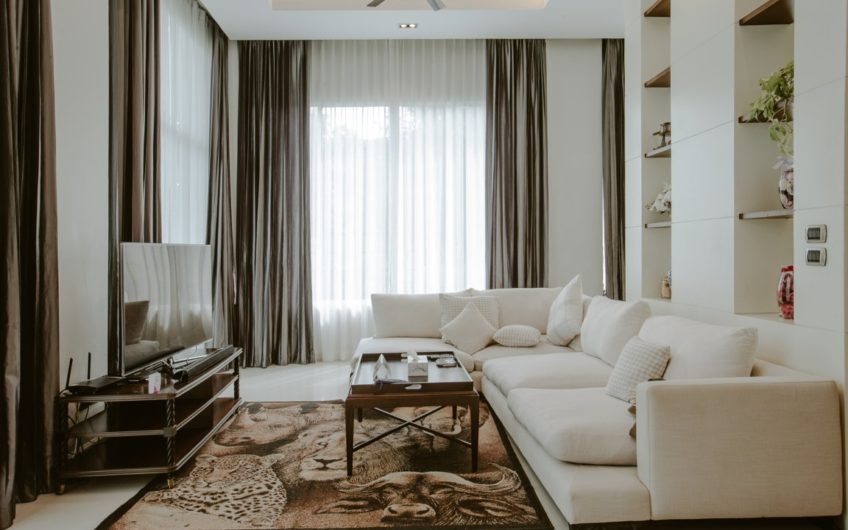 MODERN 3-BEDROOM POOL VILLA OVERLOOKING PATONG