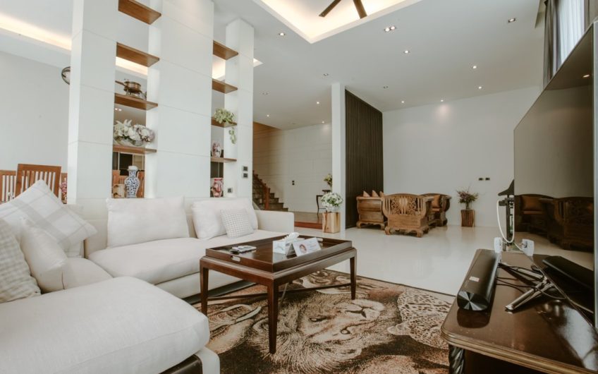 MODERN 3-BEDROOM POOL VILLA OVERLOOKING PATONG